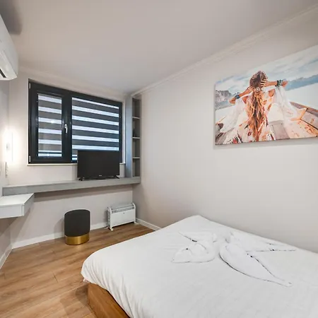With Patio Close To Sea فارنا